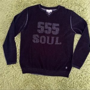 Long sleeve lightweight sweater.